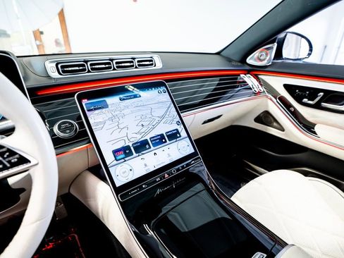 Used 2023 Mercedes-Benz Maybach S 680 4MATIC w/ Manufaktur Leather Package image 38