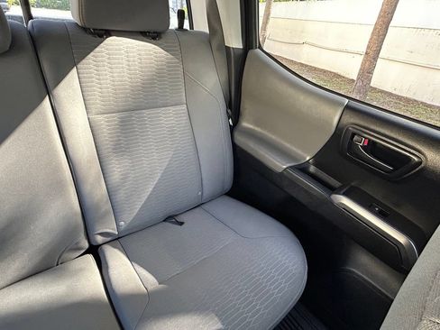 Used 2018 Toyota Tacoma SR5 RWD image 14