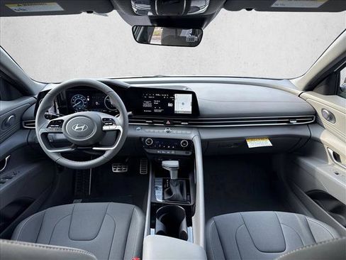 Certified 2025 Hyundai Elantra SEL image 15