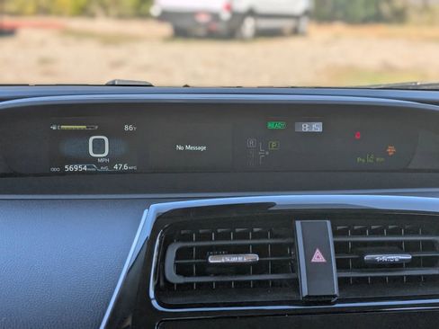 Used 2022 Toyota Prius LE image 33