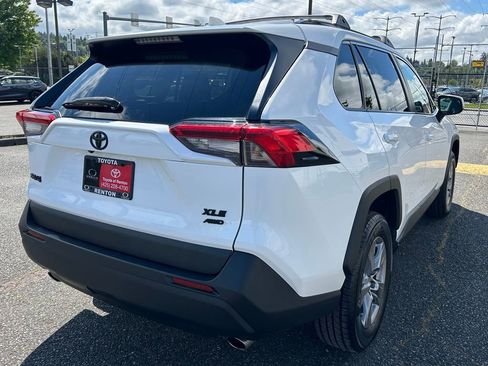 Certified 2022 Toyota RAV4 XLE w/ XLE Grade Weather Package AWD/4WD image 5