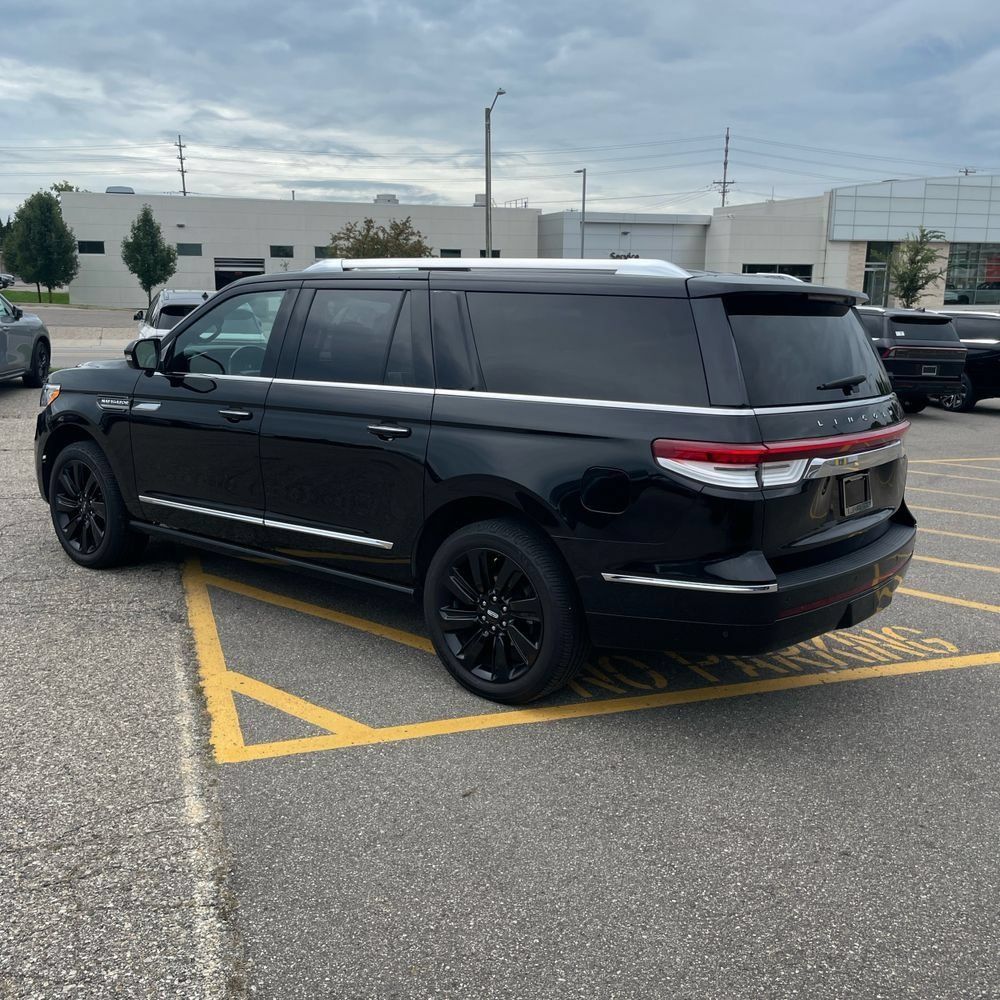Used 2022 Lincoln Navigator L Reserve AWD/4WD image 4