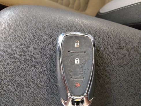 Used 2018 Chevrolet Equinox LS FWD image 32