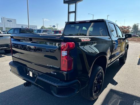 Used 2022 Chevrolet Silverado 1500 Custom Trail Boss AWD/4WD image 5