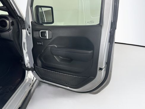 Used 2023 Jeep Wrangler Unlimited w/ Cold Weather Group AWD/4WD image 30