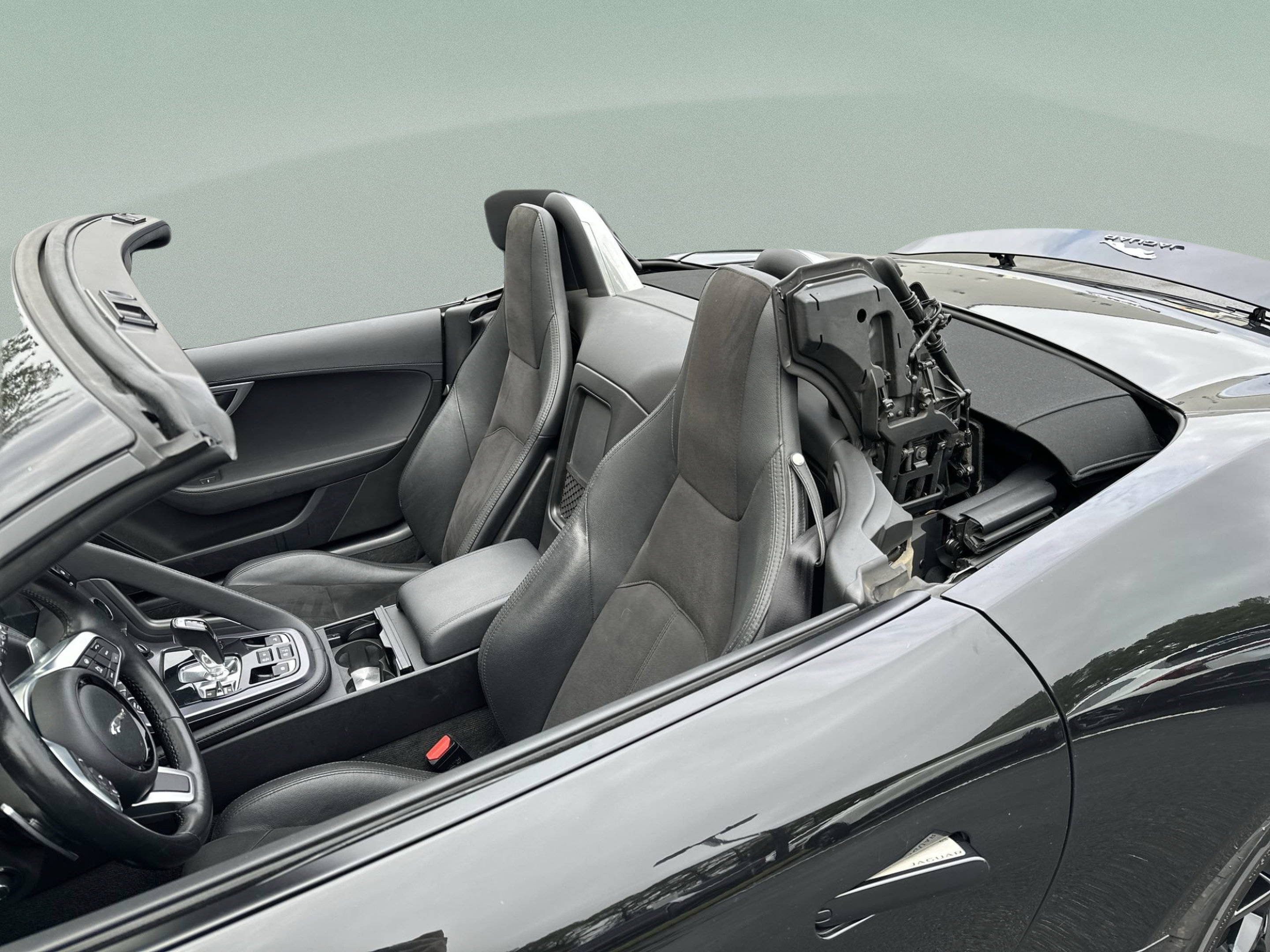 Used 2018 Jaguar F-TYPE Convertible RWD image 16