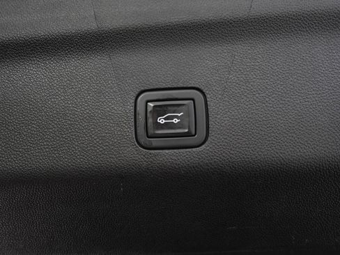Used 2021 GMC Yukon Denali AWD/4WD image 12