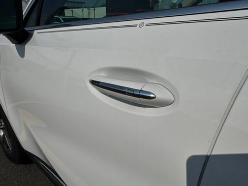 Used 2022 Buick Envision Essence w/ Technology Package I FWD image 10