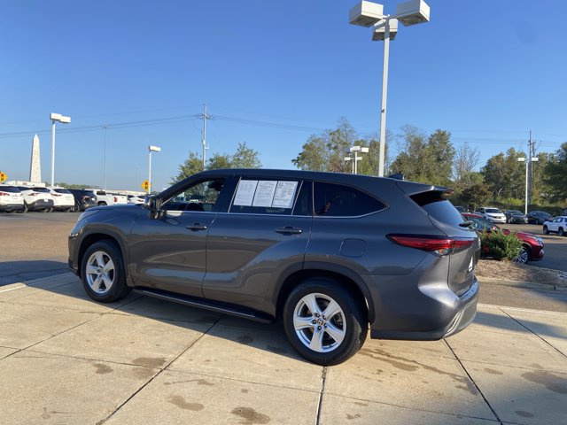 Used 2021 Toyota Highlander LE FWD image 8