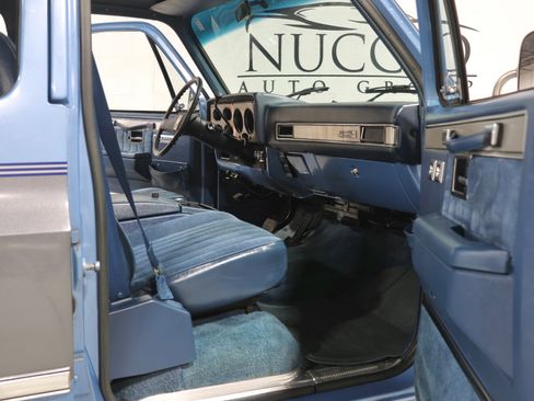 Used 1987 GMC Suburban 2WD image 75