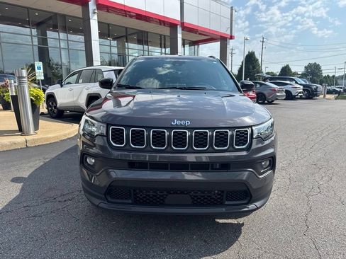 Used 2024 Jeep Compass Latitude AWD/4WD image 10