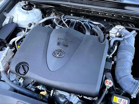 Used 2023 Toyota Camry XSE FWD image 31