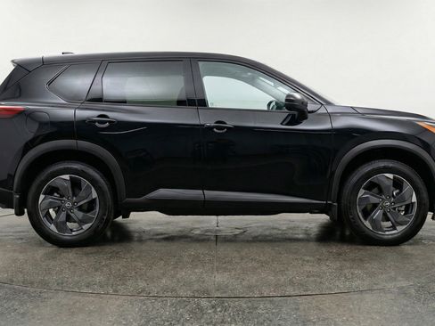 Used 2025 Nissan Rogue SV image 11