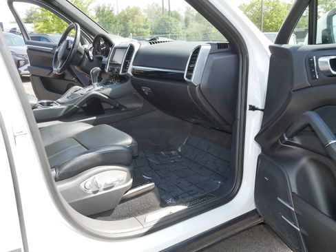 Used 2014 Porsche Cayenne Platinum Edition AWD/4WD image 19