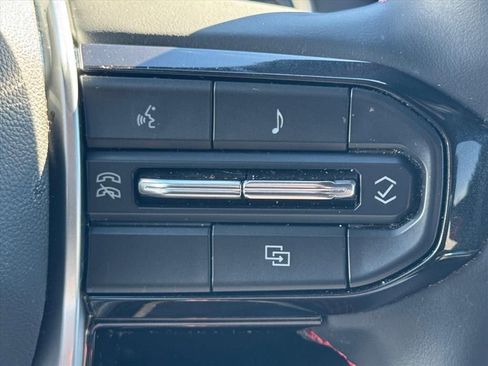 Used 2024 Chevrolet Colorado Z71 w/ Z71 Convenience Package 2 image 18