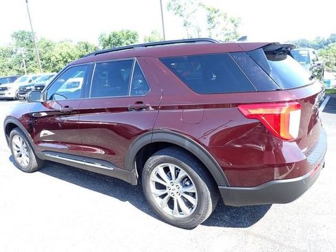 Used 2023 Ford Explorer XLT w/ Equipment Group 202A AWD/4WD image 4