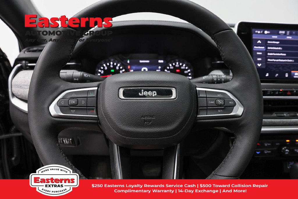 Used 2025 Jeep Compass Latitude w/ Sun & Sound Group AWD/4WD image 11