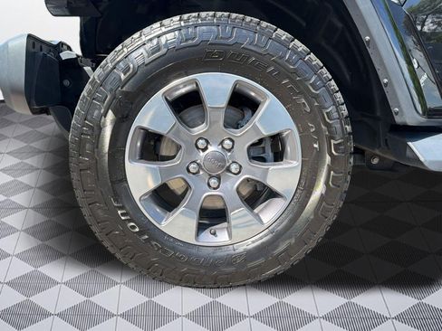Used 2018 Jeep Wrangler Unlimited Sahara AWD/4WD image 12