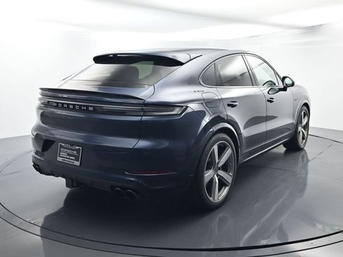 Certified 2025 Porsche Cayenne Turbo AWD/4WD image 14