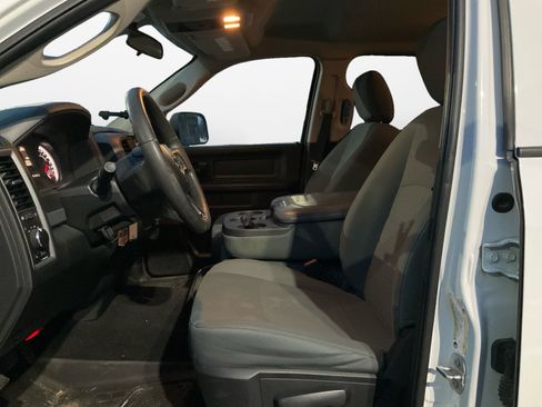 Used 2018 RAM 3500 Tradesman w/ Chrome Appearance Group image 9