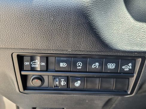 Used 2022 Toyota Tundra SR5 w/ SR5 Premium Package AWD/4WD image 27