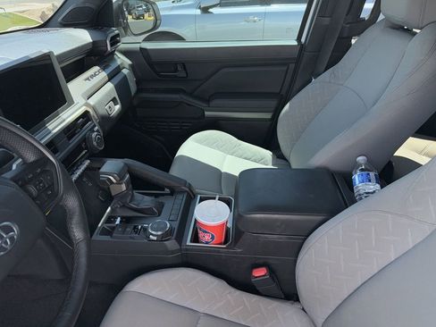 Used 2024 Toyota Tacoma SR5 AWD/4WD image 9