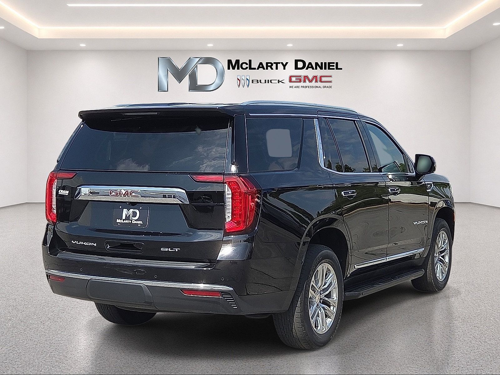 Used 2023 GMC Yukon SLT w/ SLT Luxury Package AWD/4WD image 14