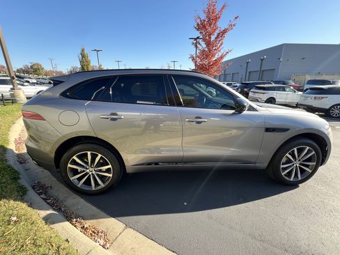 Certified 2025 Jaguar F-PACE R-Dynamic S image 8