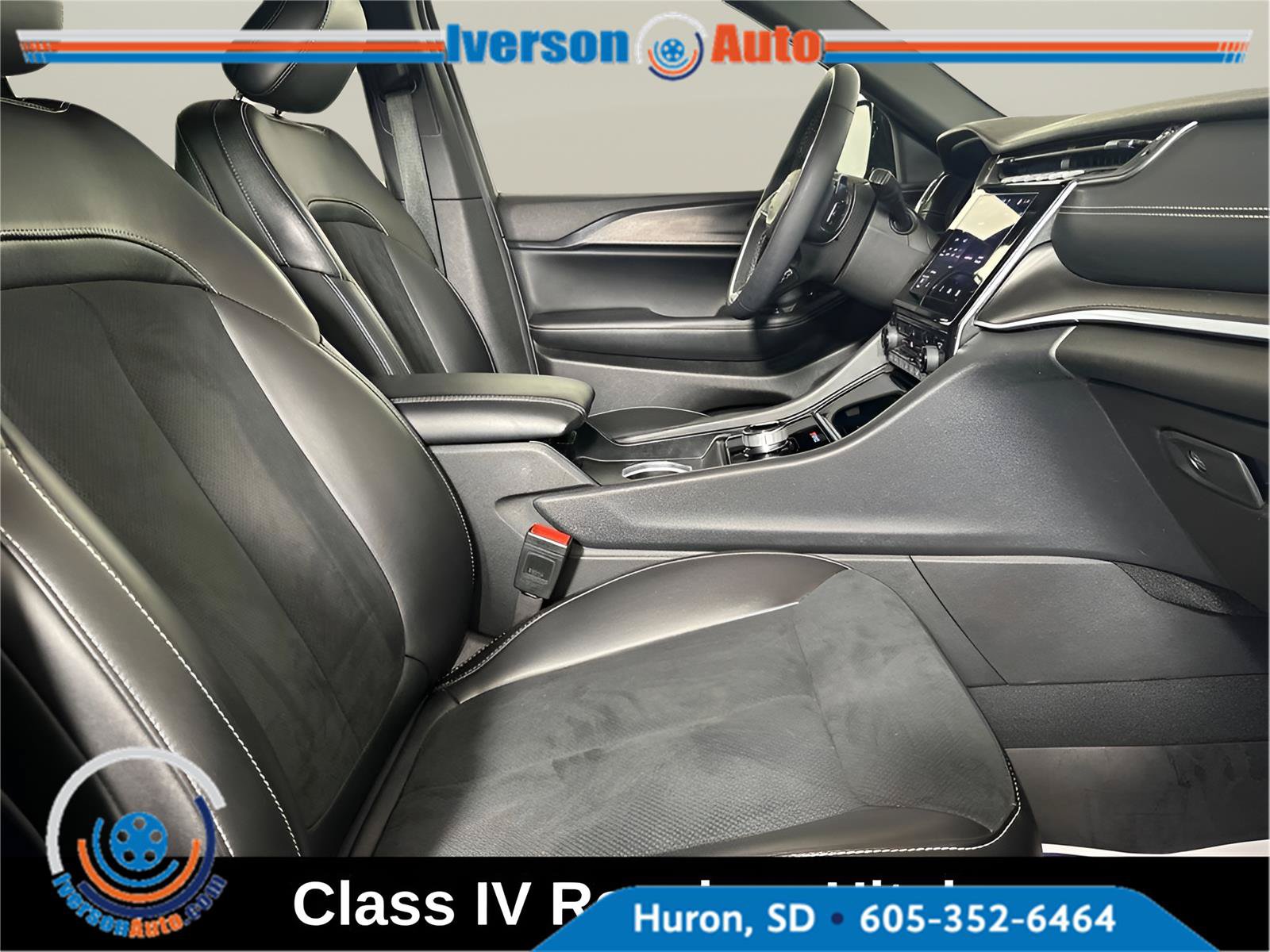 Used 2024 Jeep Grand Cherokee L Altitude AWD/4WD image 31