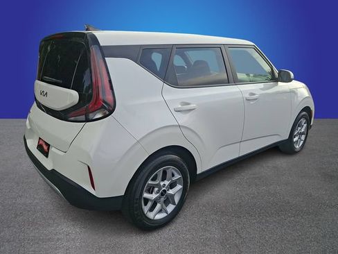 Used 2025 Kia Soul LX w/ LX Technology Package FWD image 4