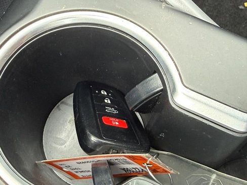 Used 2023 Toyota Highlander LE FWD image 32