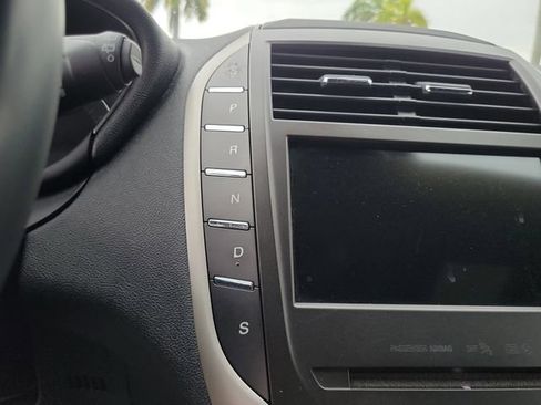 Used 2017 Lincoln MKC Select w/ Select Plus Package FWD image 24