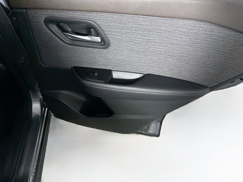 Used 2023 Nissan Rogue SV image 29