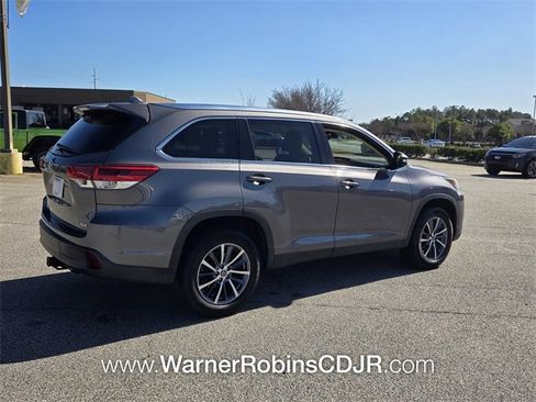 Used 2019 Toyota Highlander XLE image 15