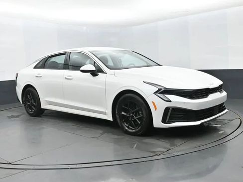 Used 2025 Kia K5 LXS image 2