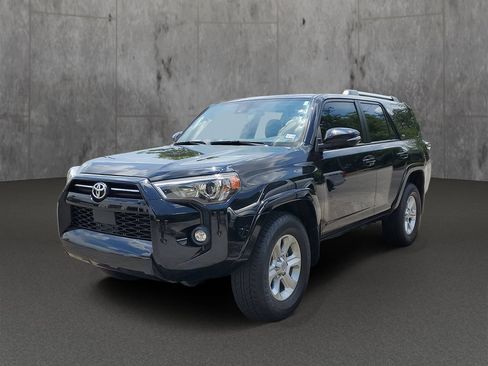 Used 2023 Toyota 4Runner SR5 Premium w/ Moonroof Package RWD image 4