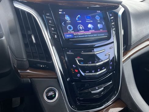 Used 2019 Cadillac Escalade ESV Luxury image 5