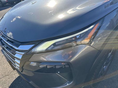 Used 2025 Nissan Rogue SV image 7