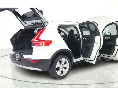 Used 2020 Volvo XC40 T4 Momentum FWD image 15