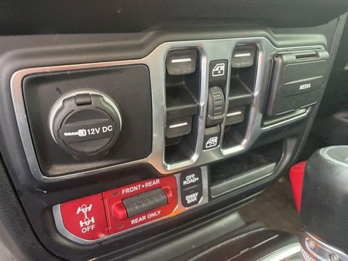 Used 2020 Jeep Gladiator Rubicon w/ Dual Top Group image 17