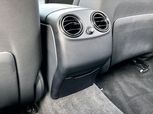 Used 2019 Mercedes-Benz GLC 300 w/ Premium Package image 10