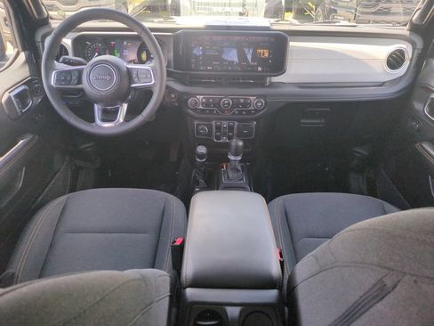 Used 2025 Jeep Wrangler Unlimited Sahara w/ Safety Group AWD/4WD image 16