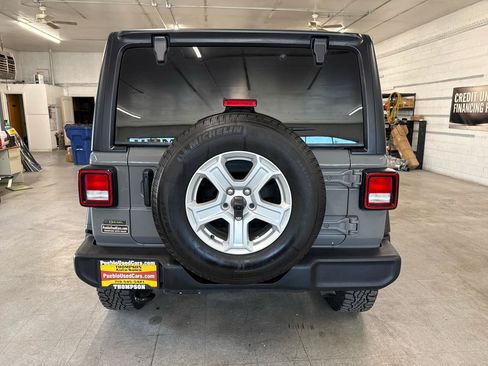 Used 2022 Jeep Wrangler Unlimited Sport AWD/4WD image 3