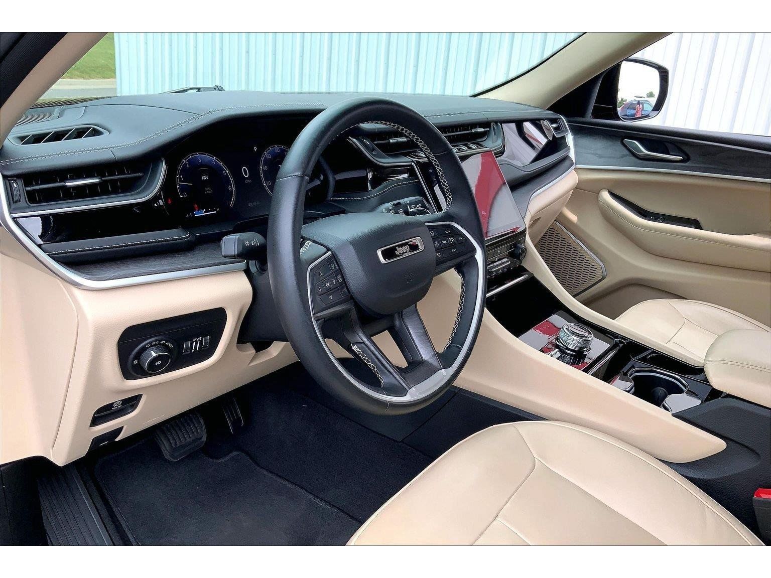Used 2022 Jeep Grand Cherokee L Limited w/ Trailer Tow Group (B) AWD/4WD image 13