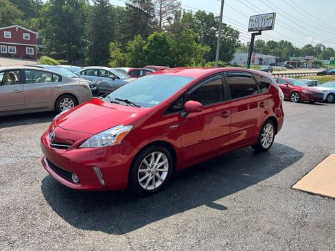 Used 2014 Toyota Prius V Five FWD image 10