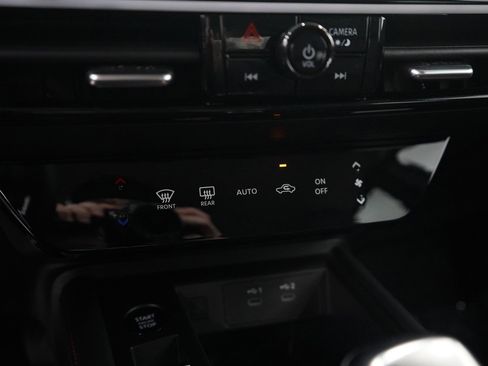 Used 2025 Nissan Kicks SR w/ Illumination Package image 19