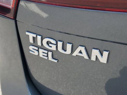 Used 2018 Volkswagen Tiguan SEL Premium FWD image 6