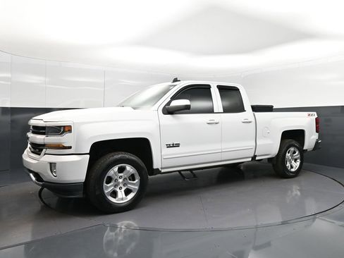 Used 2018 Chevrolet Silverado 1500 LT w/ Texas Edition AWD/4WD image 3