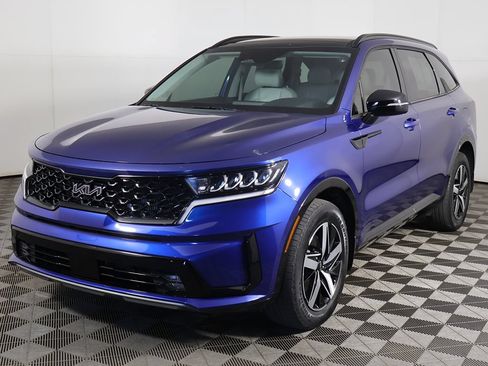 Used 2023 Kia Sorento EX w/ Panoramic Sunroof Package FWD image 11