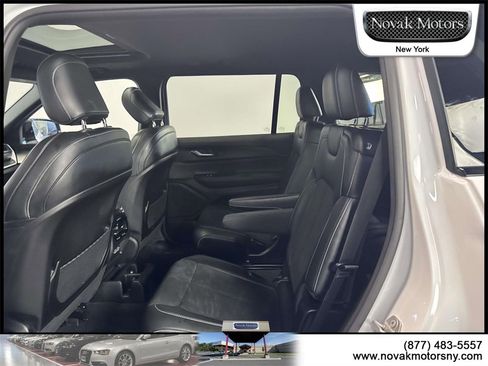 Used 2023 Jeep Grand Cherokee L Laredo image 11